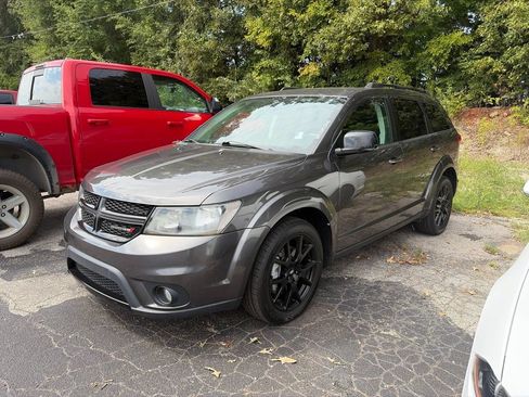 Used 2019 Dodge Journey SE w/ Connectivity Group FWD image 1