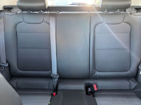 Used 2025 Chevrolet Trax LT FWD image 37