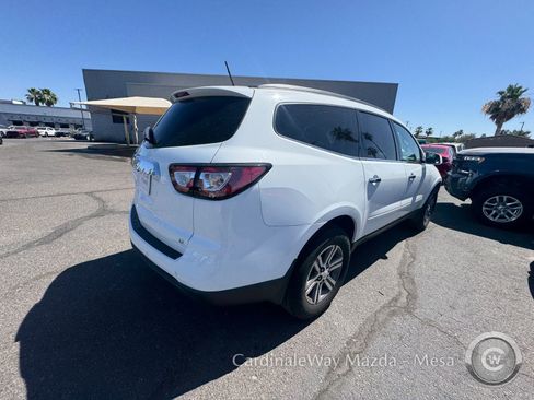 Used 2017 Chevrolet Traverse LT AWD/4WD image 4