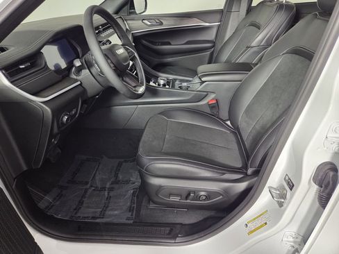 New 2026 Jeep Grand Cherokee Altitude RWD image 10