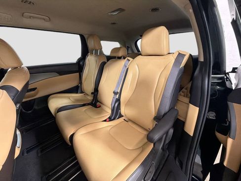 Used 2024 Kia Carnival LX FWD image 25