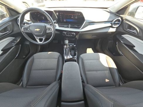 Used 2024 Chevrolet Trax LT w/ LT Convenience Package FWD image 33