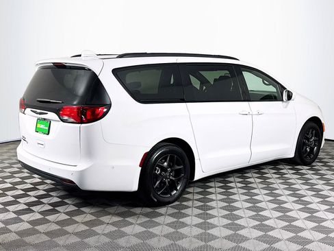 Used 2020 Chrysler Pacifica Touring-L Plus FWD image 8