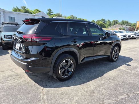 Used 2025 Nissan Rogue SV AWD/4WD image 6