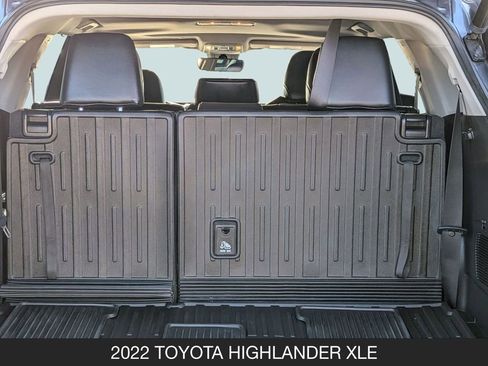 Used 2022 Toyota Highlander XLE AWD/4WD image 26