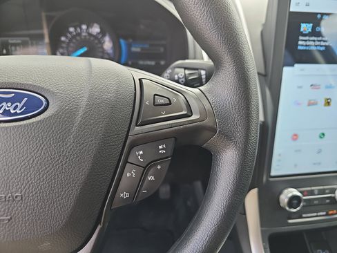 Used 2024 Ford Edge SE w/ Black Appearance Package image 17