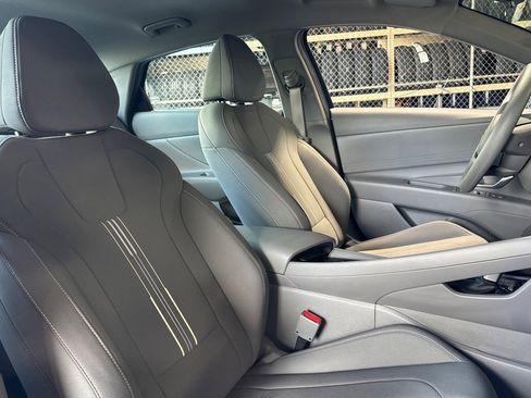 Used 2024 Hyundai Elantra Blue image 32