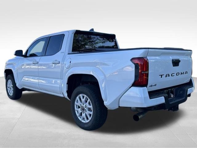Used 2025 Toyota Tacoma SR5 AWD/4WD image 3