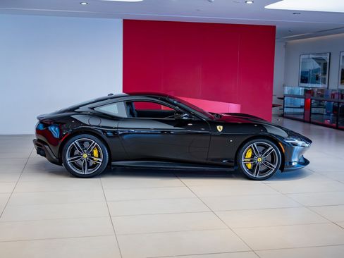 Used 2022 Ferrari Roma image 7