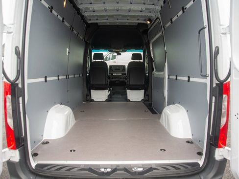 Used 2025 Mercedes-Benz Sprinter 2500 image 34