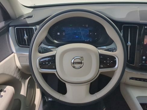 Used 2025 Volvo XC60 B5 Plus w/ Protection Package Premier AWD/4WD image 24