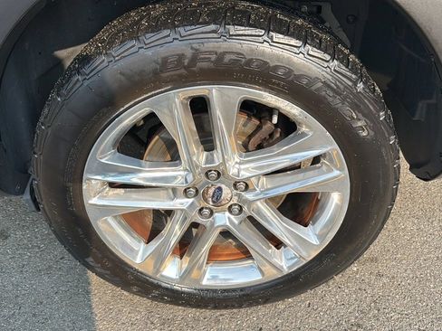 Used 2017 Ford Explorer XLT w/ Equipment Group 201A image 9