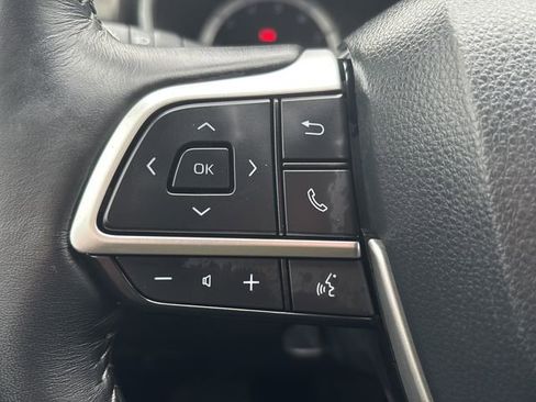 Used 2023 Toyota Highlander XLE AWD/4WD image 18