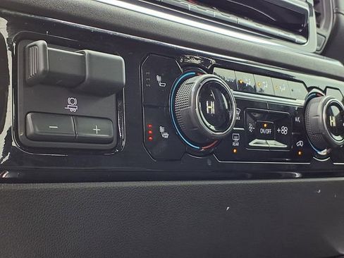 Used 2024 Chevrolet Silverado 2500 LT w/ Convenience Package image 5