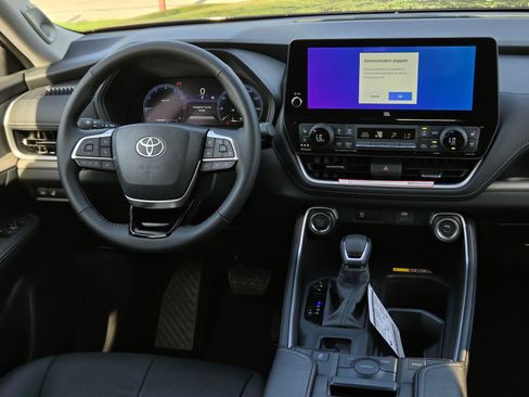 Used 2026 Toyota Grand Highlander FWD image 19