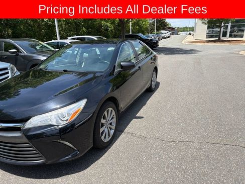 Used 2017 Toyota Camry XLE w/ Moonroof Package FWD image 3