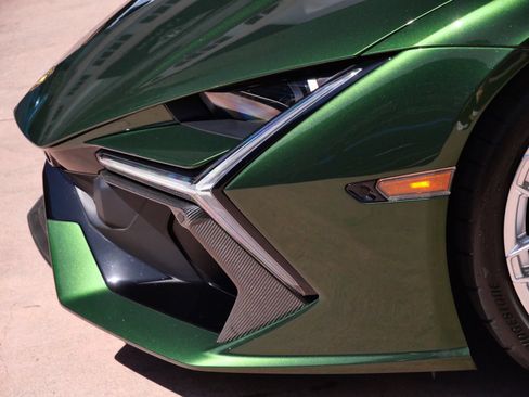 Used 2025 Lamborghini Revuelto AWD/4WD image 30