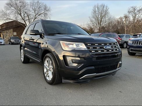 Used 2017 Ford Explorer XLT w/ Equipment Group 202A image 1