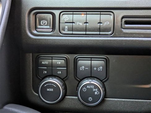 Used 2021 Chevrolet Tahoe Z71 image 26