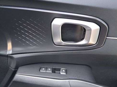 Used 2022 Kia Sorento S FWD image 19