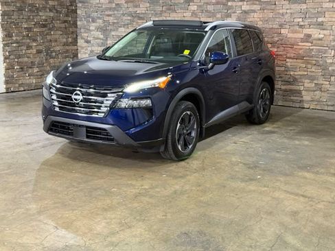 Certified 2025 Nissan Rogue SV w/ SV Premium Package FWD image 3