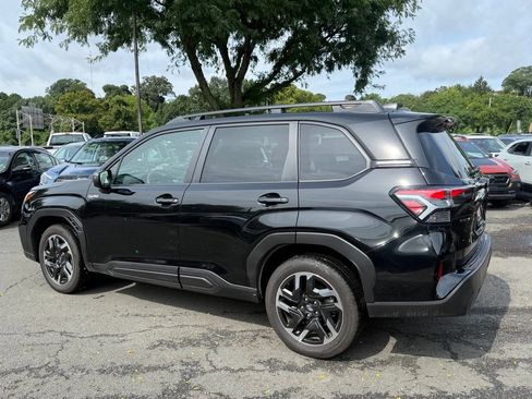Used 2025 Subaru Forester Premium AWD/4WD image 7