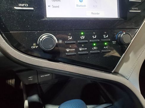 Used 2018 Toyota Camry LE image 30