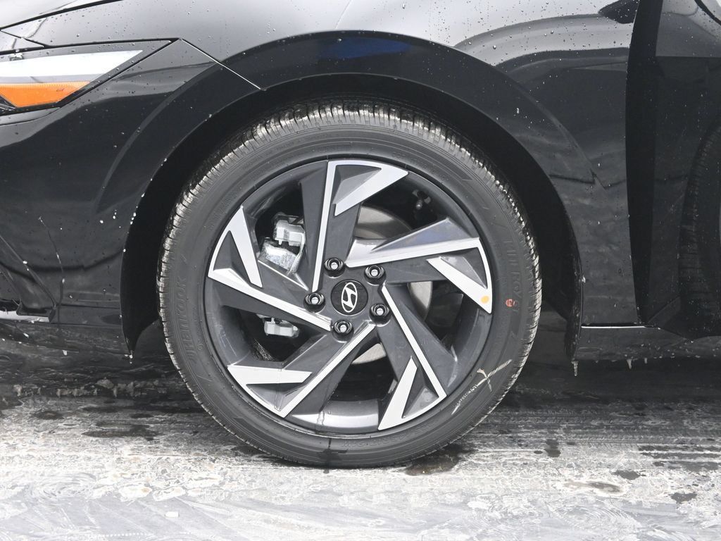 Used 2026 Hyundai Elantra Limited w/ Cargo Package FWD image 35