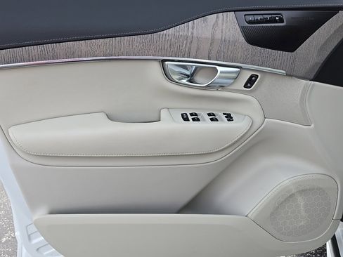 Used 2025 Volvo XC90 B6 Ultra w/ Protection Package Premier image 11