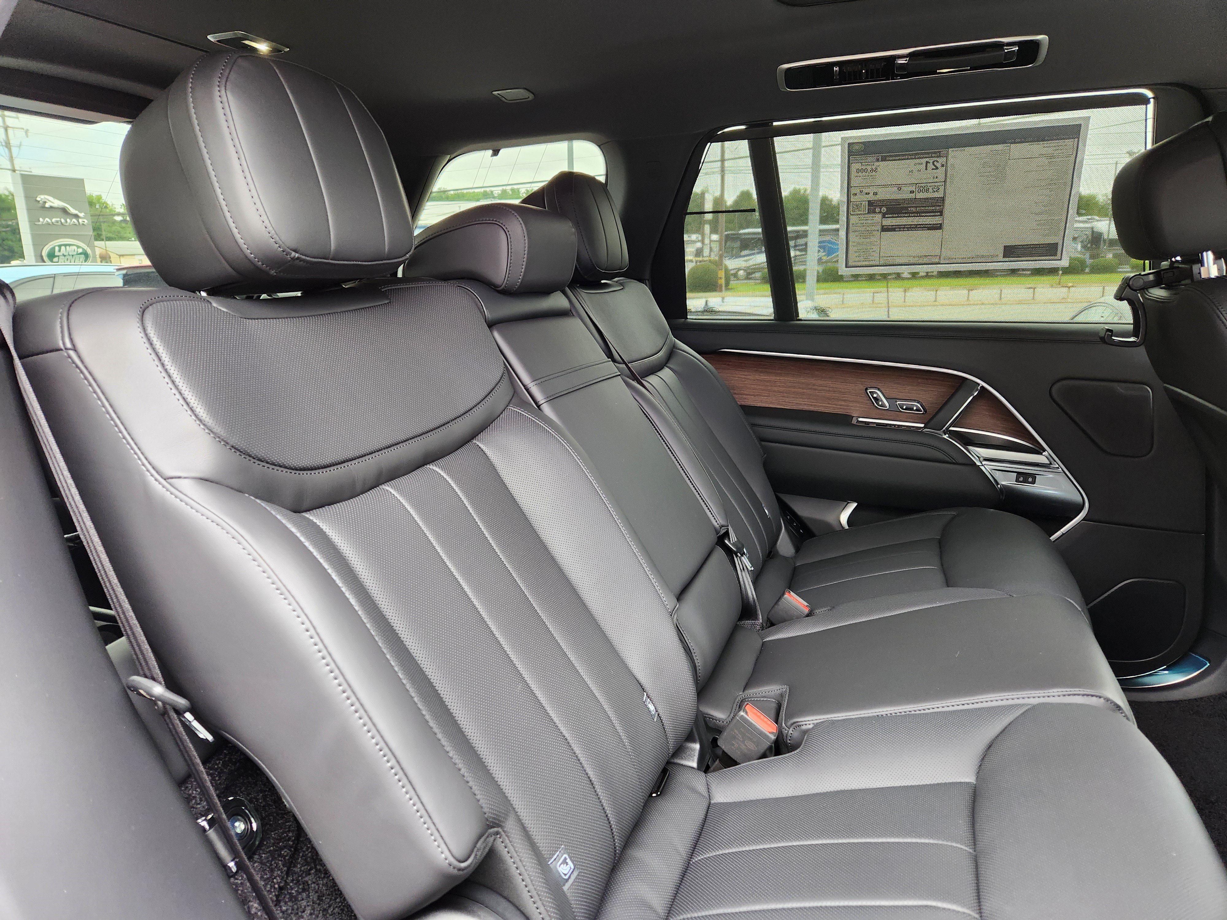 New 2027 Land Rover Range Rover Long Wheelbase SE AWD/4WD image 11