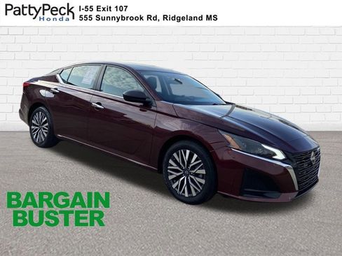 Used 2024 Nissan Altima 2.5 SV image 1