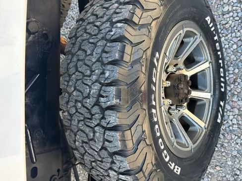 Used 2003 Chevrolet Silverado 2500 LS w/ Skid Plate Package AWD/4WD image 38