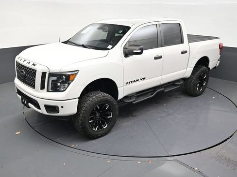 Used 2019 Nissan Titan SL w/ Midnight Edition AWD/4WD image 13