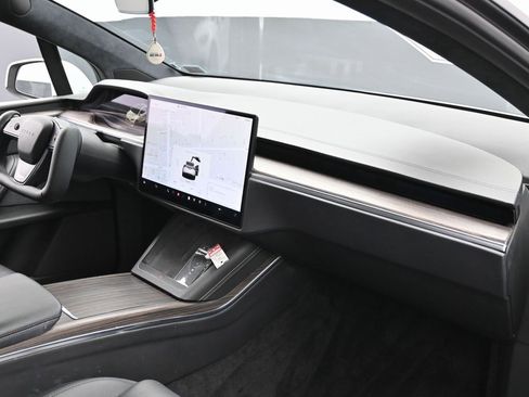 Used 2022 Tesla Model X image 40