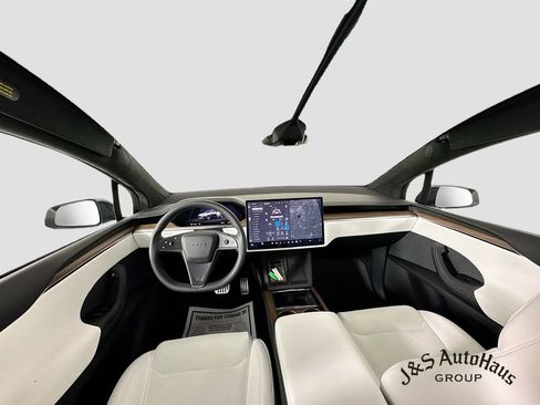 Used 2024 Tesla Model X image 28