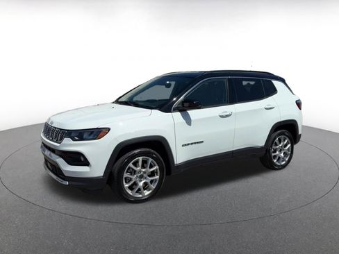 Used 2025 Jeep Compass Limited image 8
