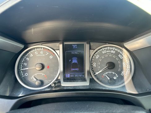 Used 2019 Toyota Tacoma Limited image 8