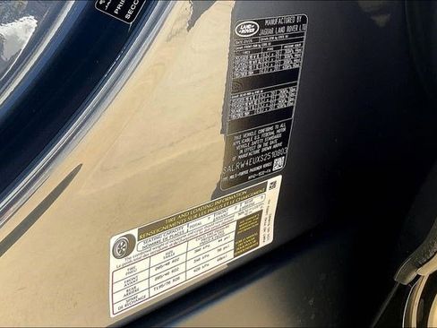 New 2025 Land Rover Discovery Metropolitan Edition image 8