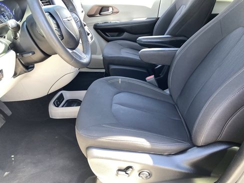 Used 2023 Chrysler Voyager LX FWD image 19