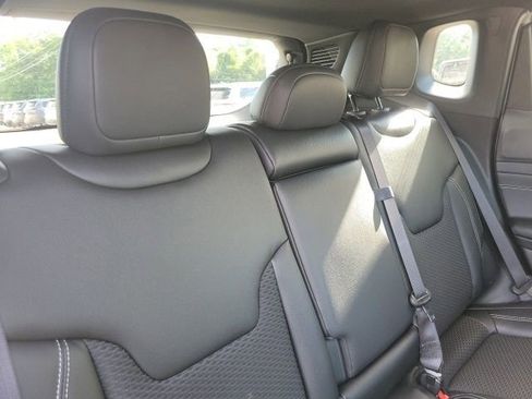 Used 2024 Jeep Compass Latitude w/ Sun and Sound Group image 27