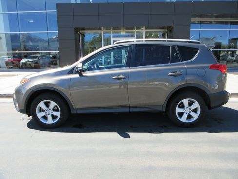 Used 2013 Toyota RAV4 XLE AWD/4WD image 3