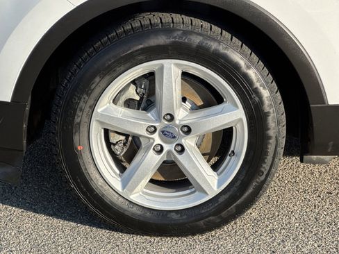 Used 2019 Ford Explorer XLT image 25