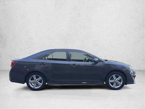 Used 2012 Toyota Camry SE w/ Leather Pkg FWD image 4