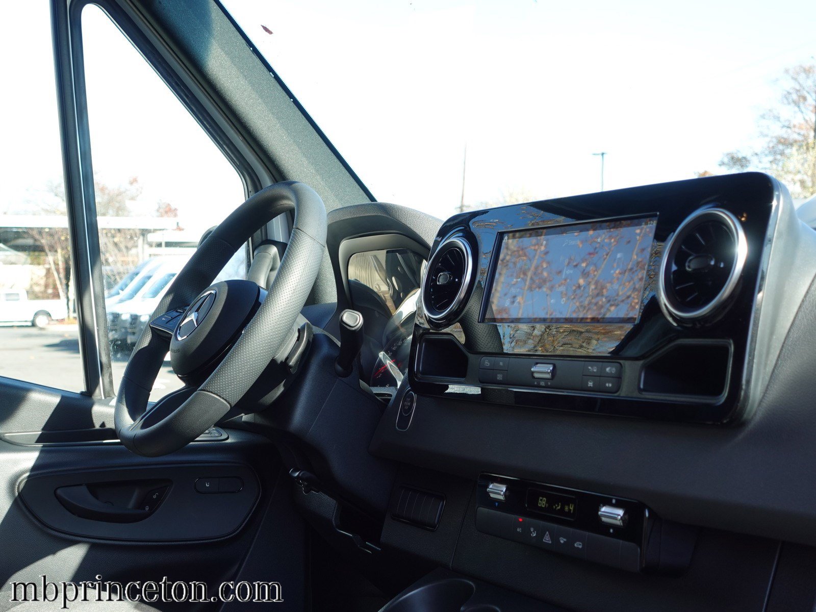 Used 2025 Mercedes-Benz Sprinter 2500 image 9