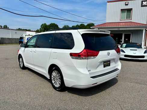 Used 2014 Toyota Sienna XLE FWD image 6