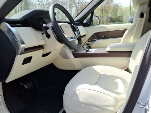 New 2026 Land Rover Range Rover Long Wheelbase SE AWD/4WD image 17