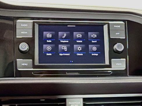 Certified 2023 Volkswagen Jetta SE w/ Panoramic Sunroof Package FWD image 14