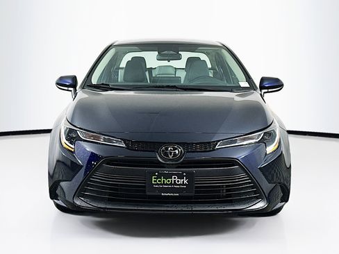 Used 2023 Toyota Corolla LE image 2