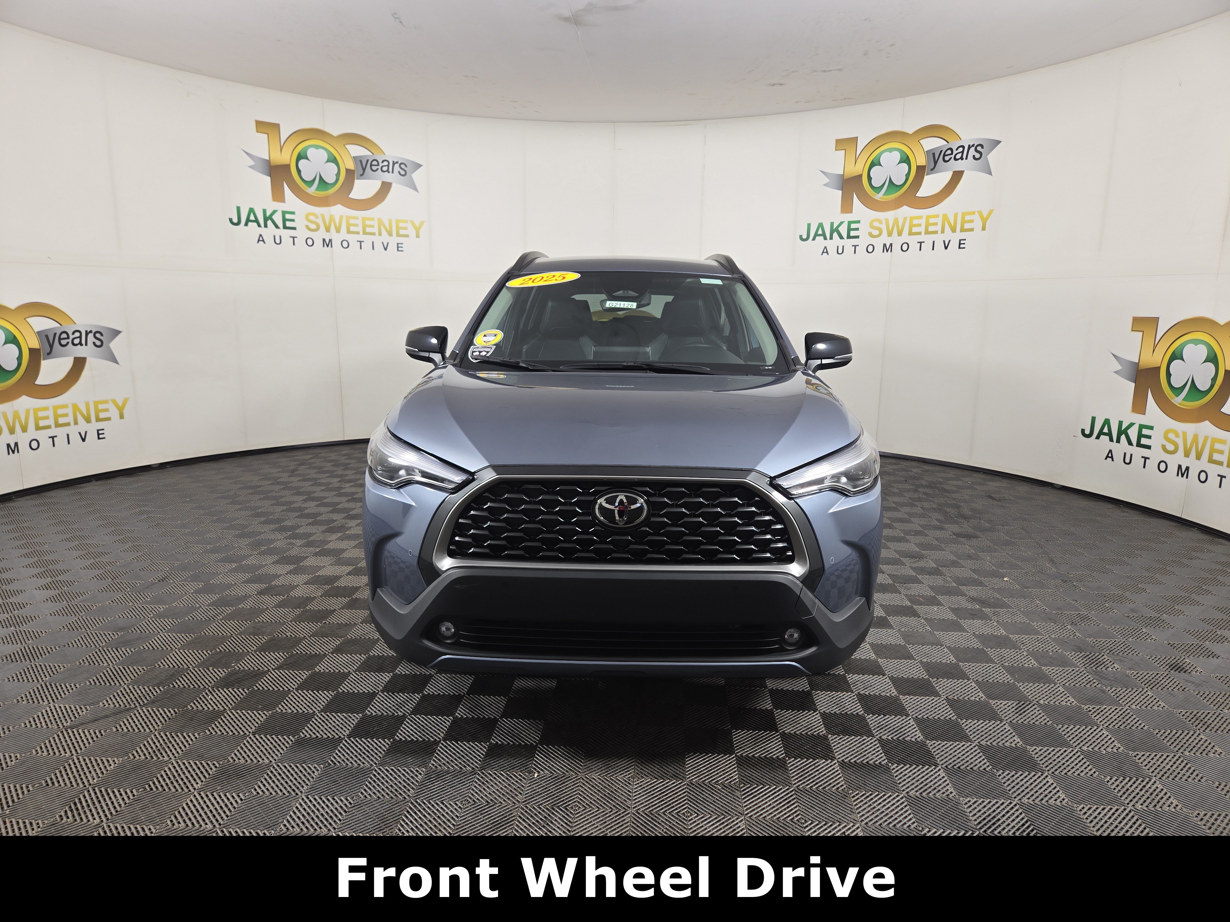 Used 2025 Toyota Corolla Cross XLE FWD image 2