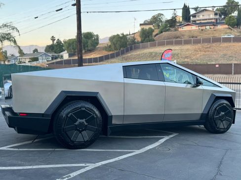 Used 2024 Tesla Cybertruck Cyberbeast AWD/4WD image 6